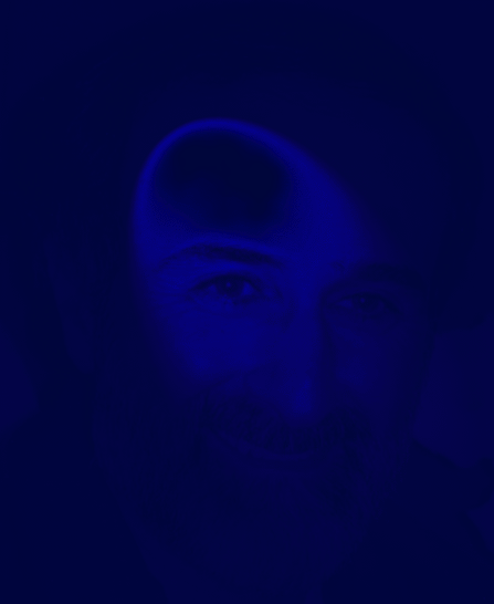 M_on-his-chair_Head_Neon-Glow.gif